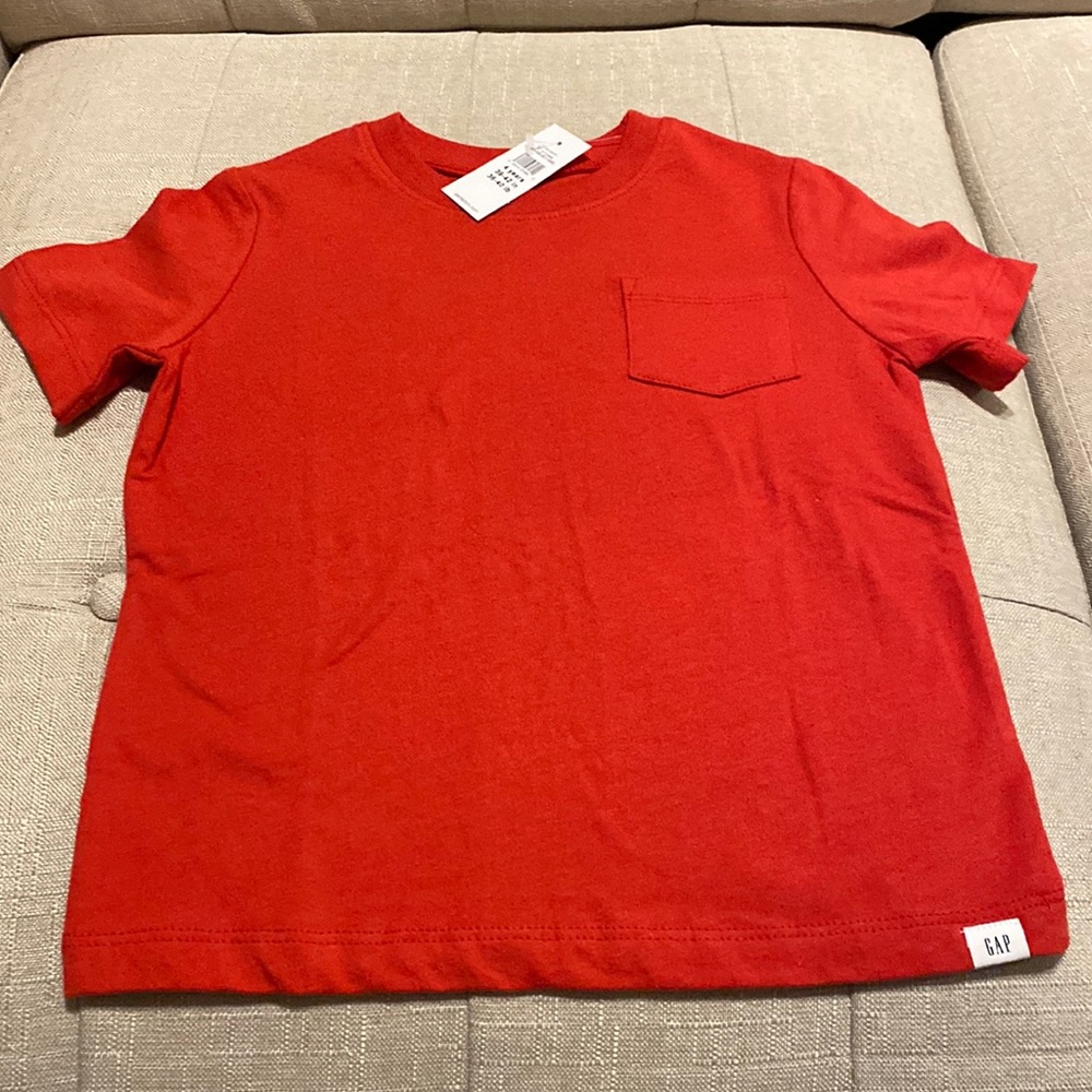 NWT.  Boys size 4 t-shirt by gap factory